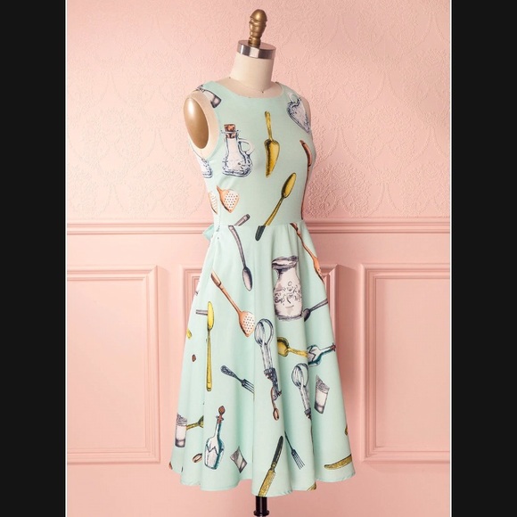 Vintage dress from 1861 🍓 - Picture 1 of 2